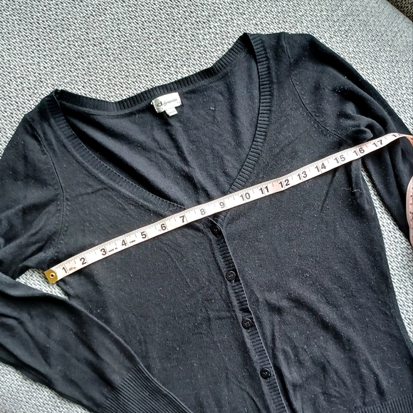 Black button down vneck cardigan - Picture 7 of 8